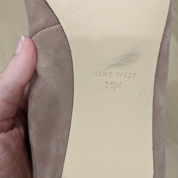 Tan Suede low heels - Picture 6 of 12